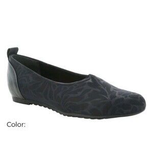 NEW Munro Iriana Flats Slip On Women's Shoes Black Floral Size 7.5 SS (Narrow)